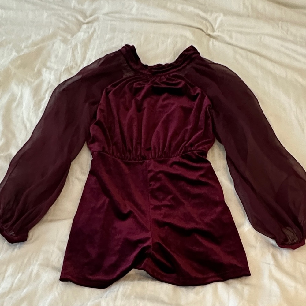 WOMEN'S ELEGANT VELVET BURGUDY LONG SLEEVE ROMPER M